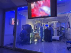 Médico referência em Urologia Oncológica e Cirurgia Robótica opera na Santa Casa de Santos